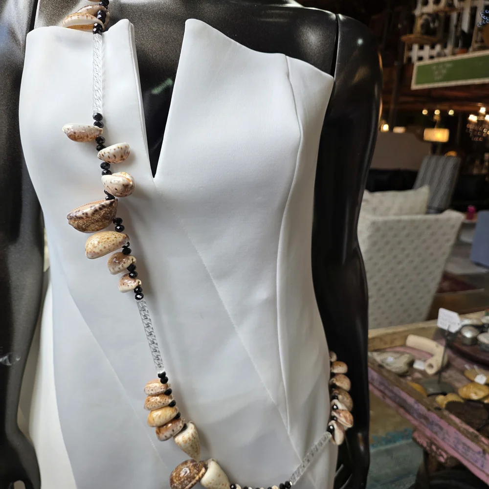 ✨Vintage Cowrie Shell, Crystals, Acrylic Spirals Statement Necklace W/ Leather✨️ - Picture 7 of 15